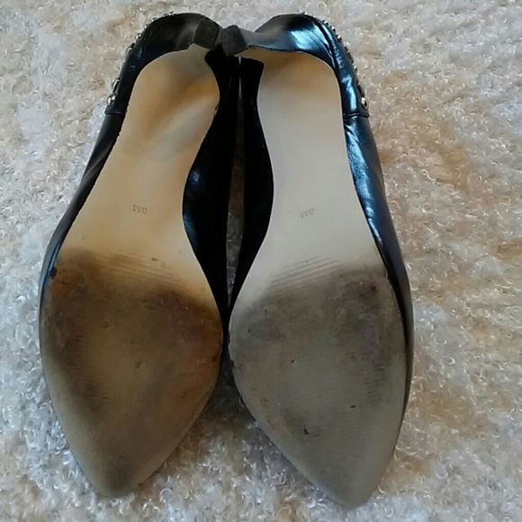 Pyramid and Circle Rockstud Pumps - Picture 6 of 6